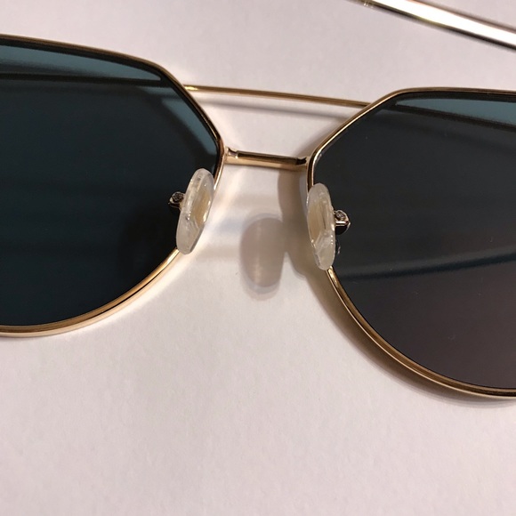✰ Authentic Rosegold Mirrored Sunglasses ✰ - Picture 7 of 8